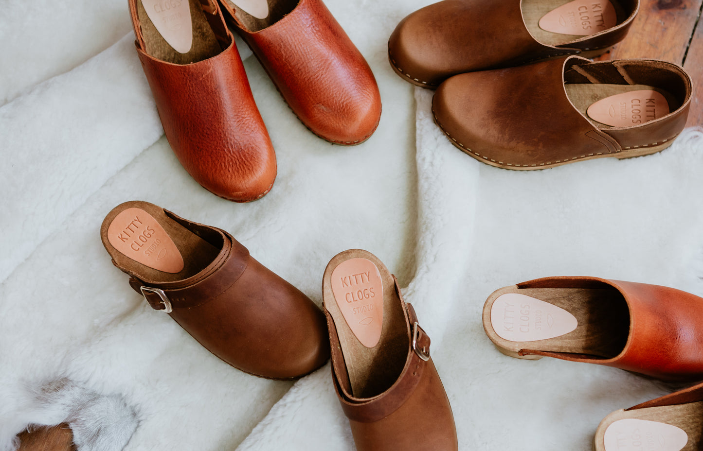 Earth brown low klassisk classic mule swedish clogs with a strap