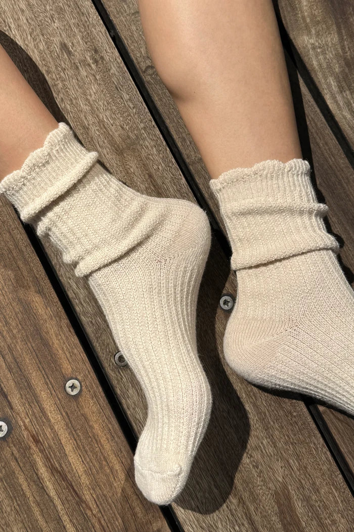 Le Bon Shoppe Linen Scallop Socks - Natural