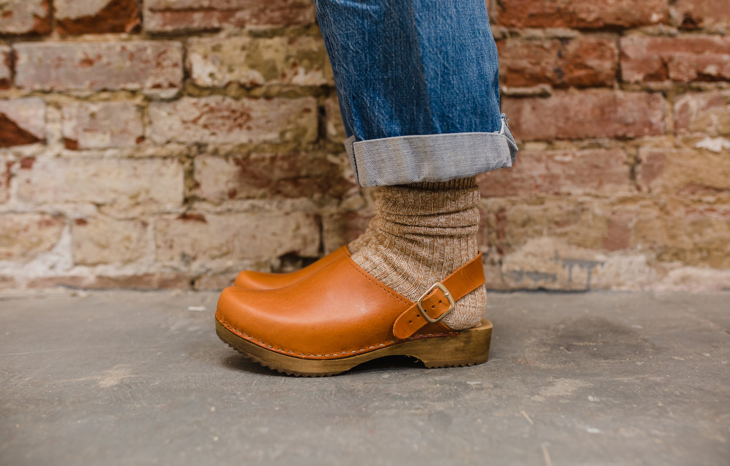 cumin tan klassisk clogs classic mule swedish clogs with a strap