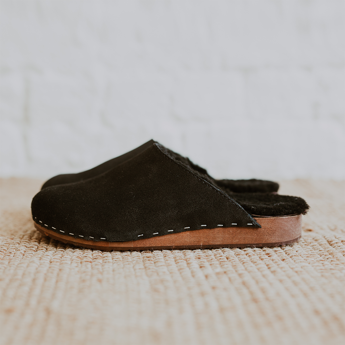 Onyx Suede Sheepskin-Lined Flex Base Klassisk Clog