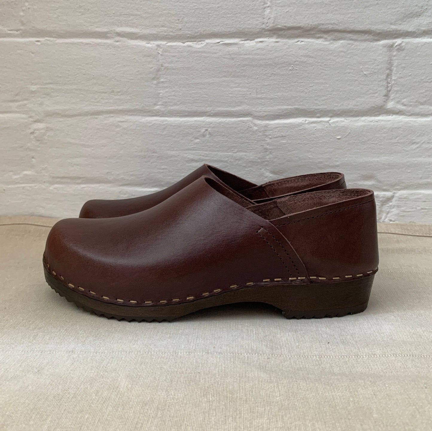 Cacao Tinted Base Low Jord Clog