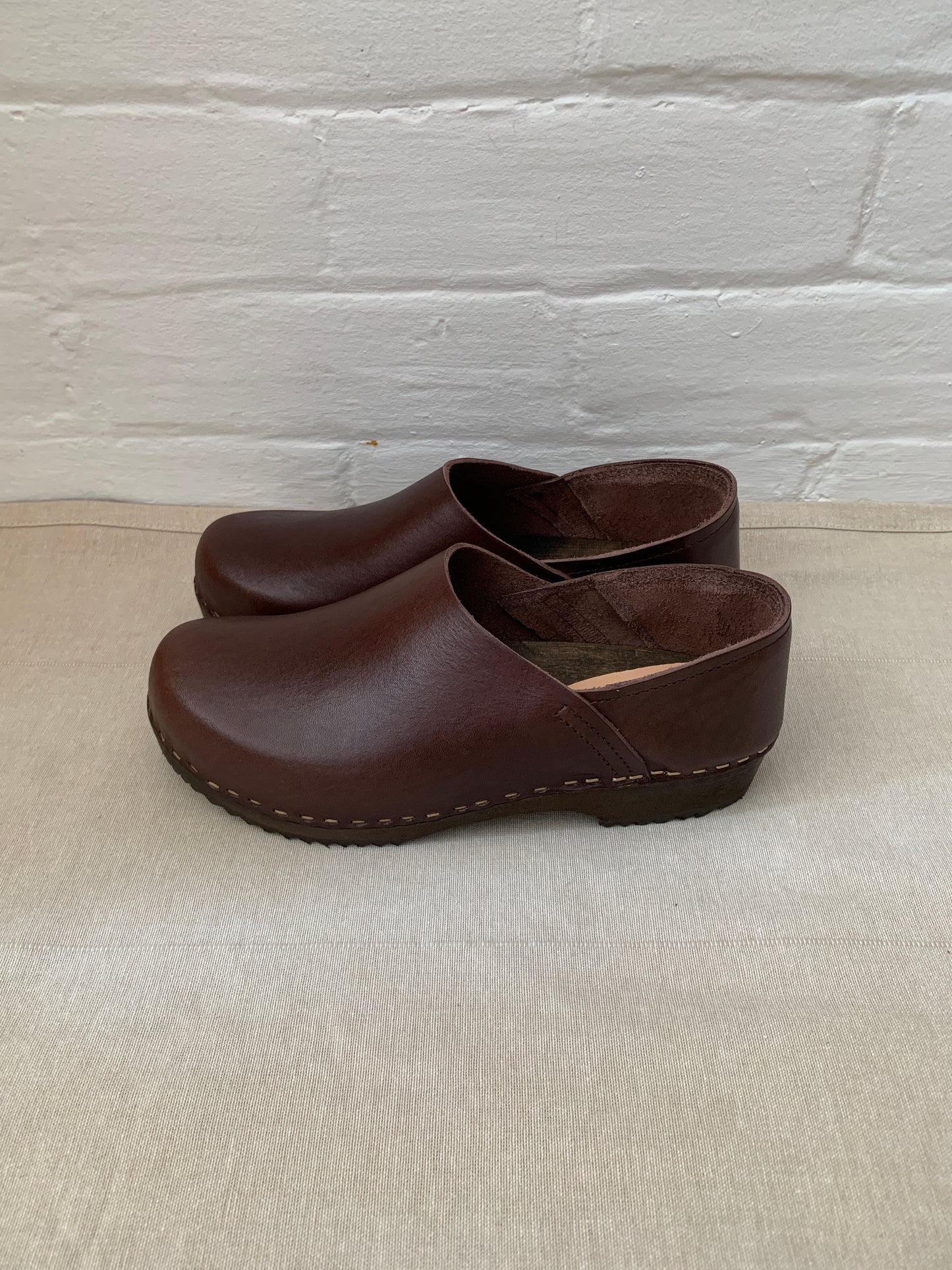 Cacao Tinted Base Low Jord Clog