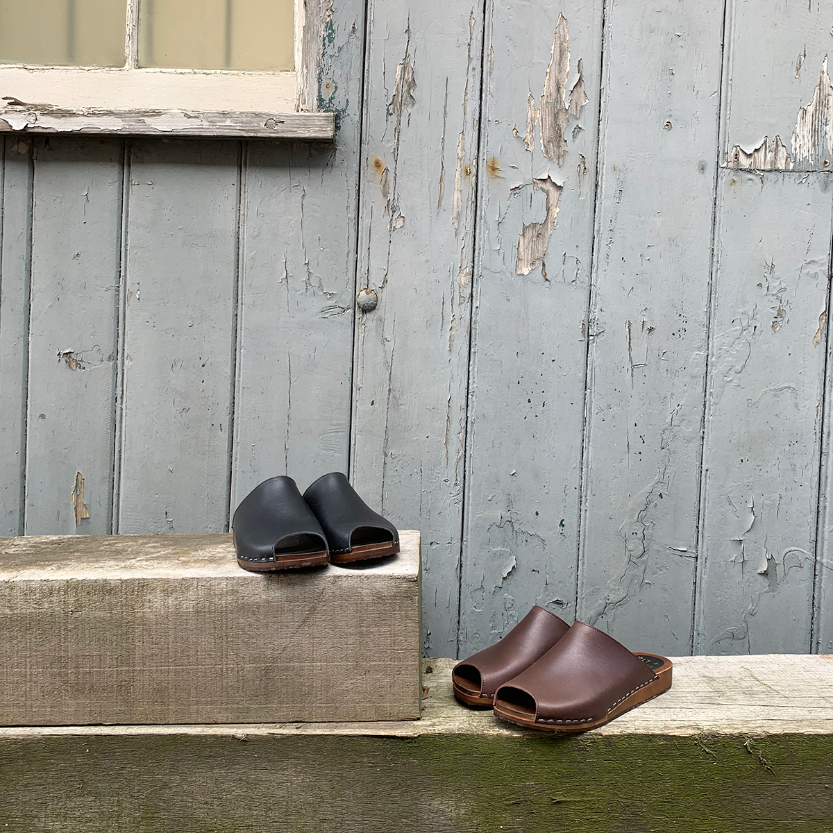Onyx black flex base peep toe clogs sandals