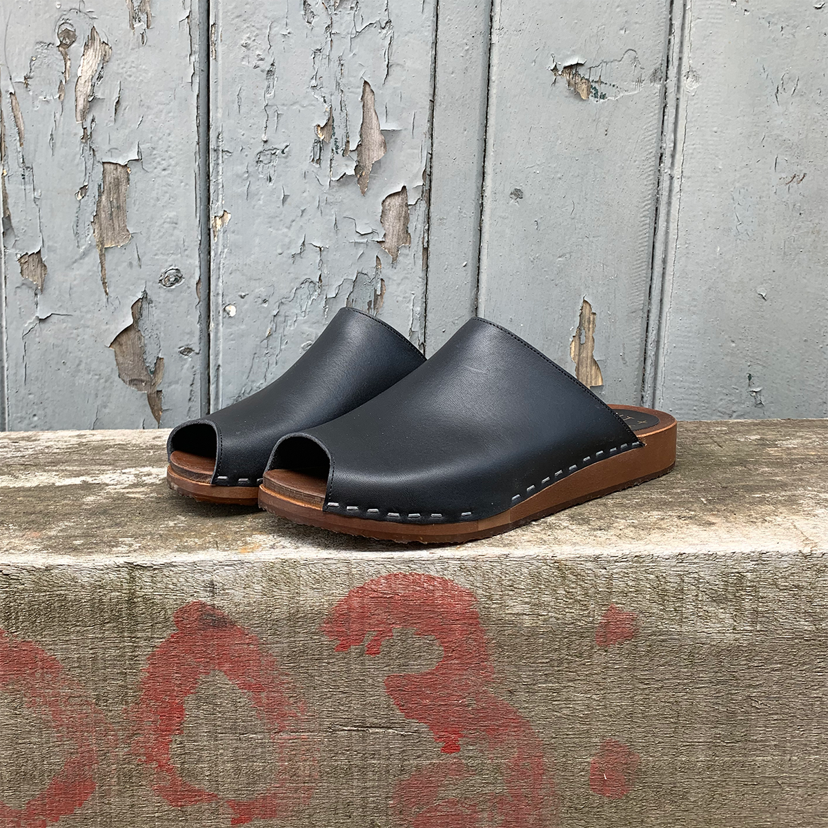 Onyx black flex base peep toe clogs sandals