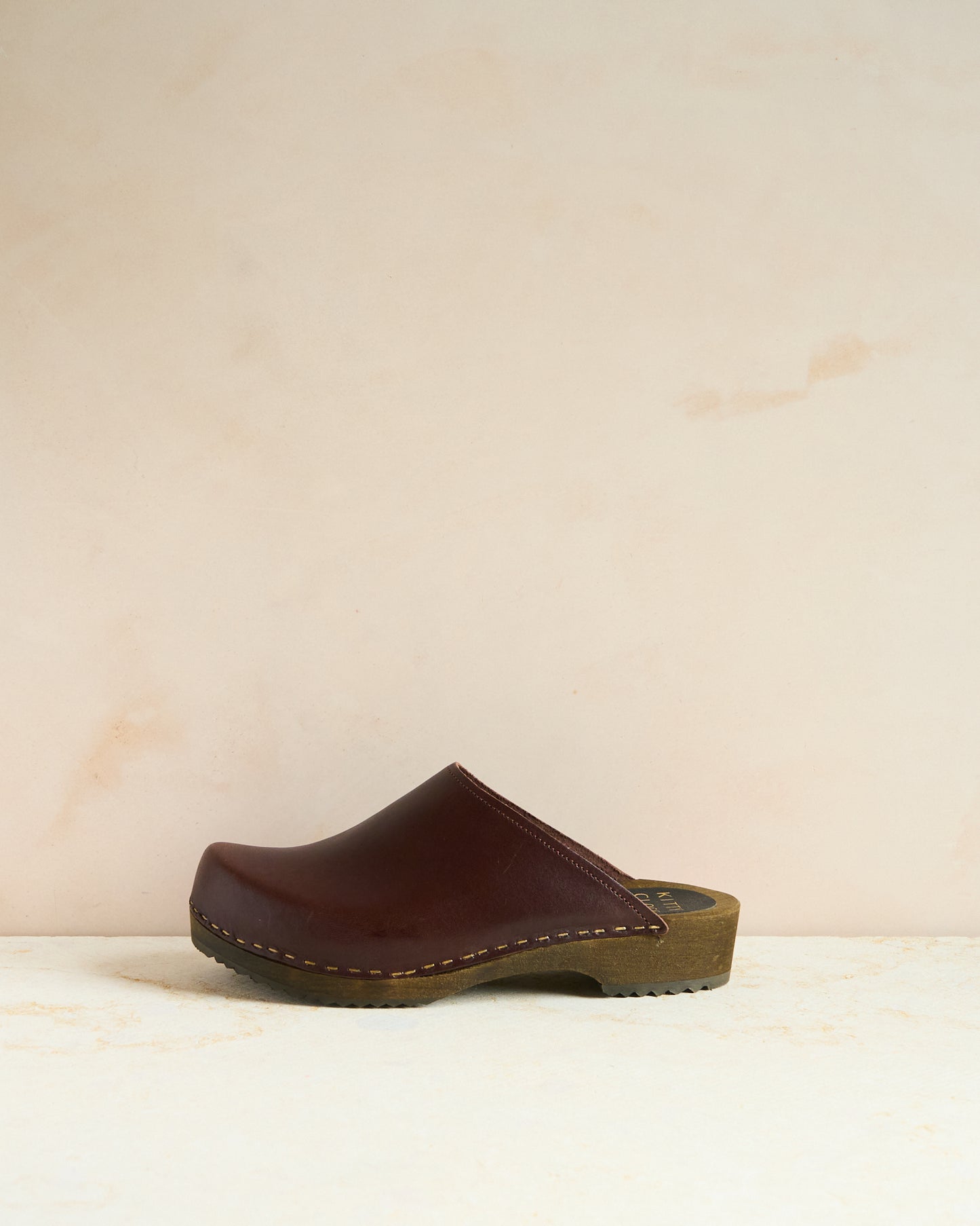 Conker Low Klassisk Clog with Dark Base