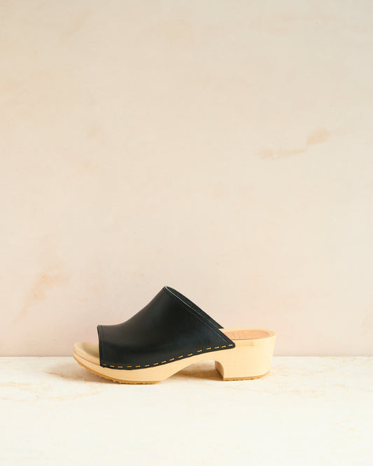 Onyx Mini Sol Clog
