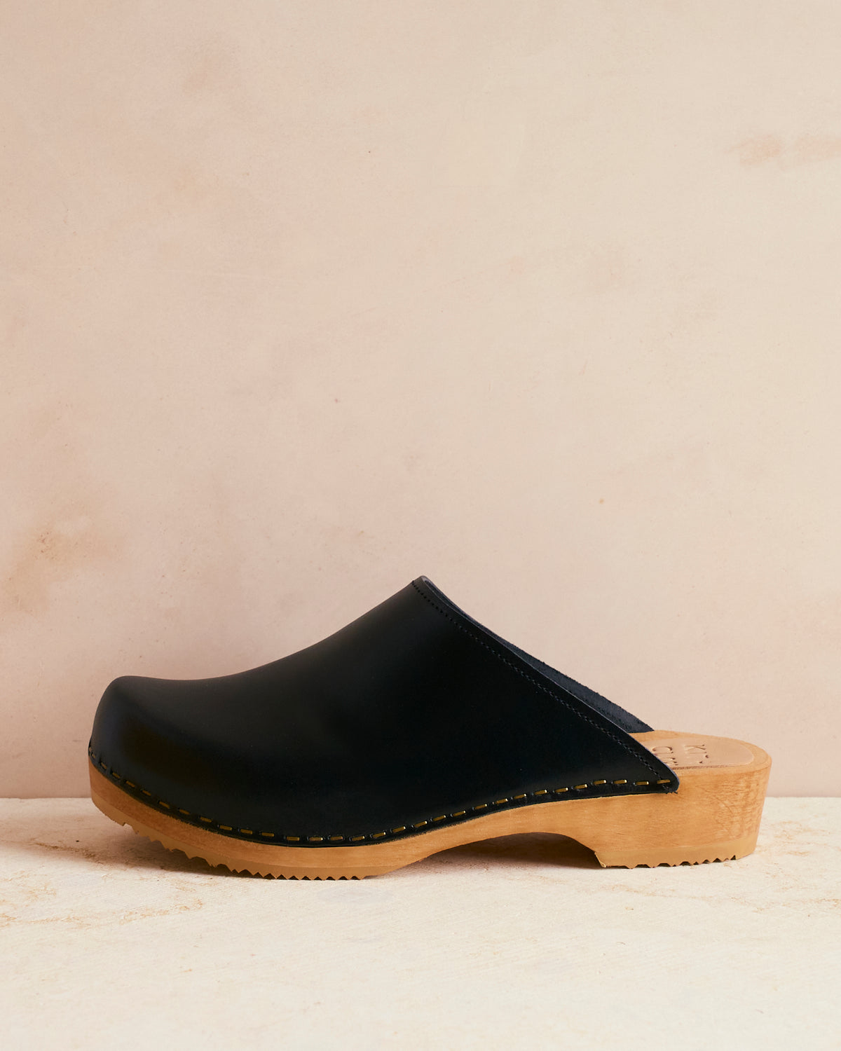 Black Classic Wooden Clog – KIT + CLOGS STUDIO
