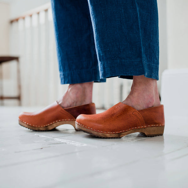 Cumin tan swedish clogs with a low wooden base and covered back