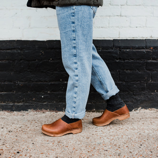 Cacao low klassisk classic mule swedish clogs with a covered back