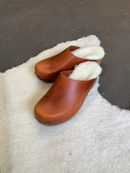 sheepskin clog liners natural and black