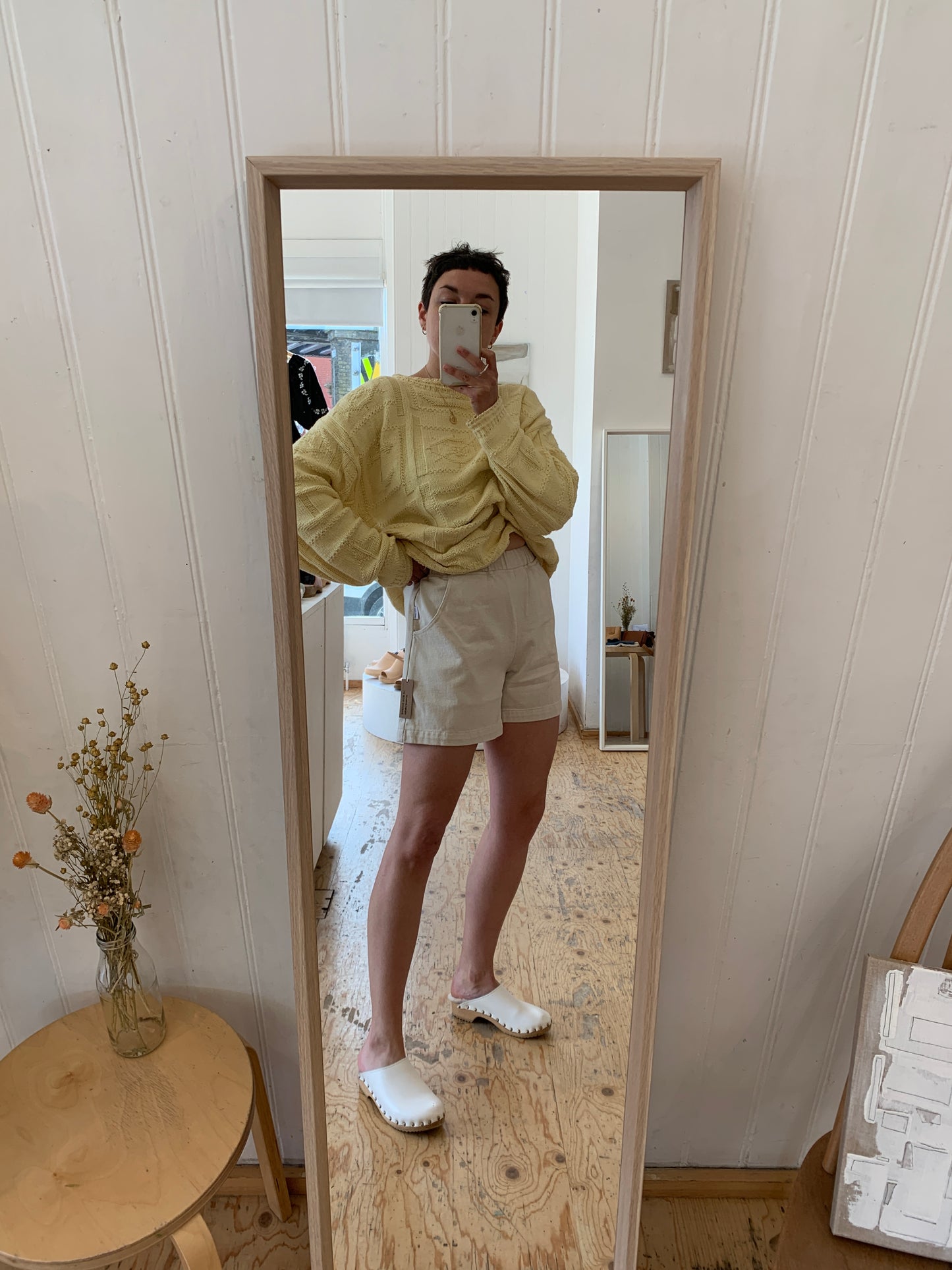 City Shorts in Ecru
