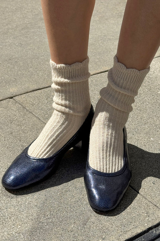 Le Bon Shoppe Linen Scallop Socks - Natural