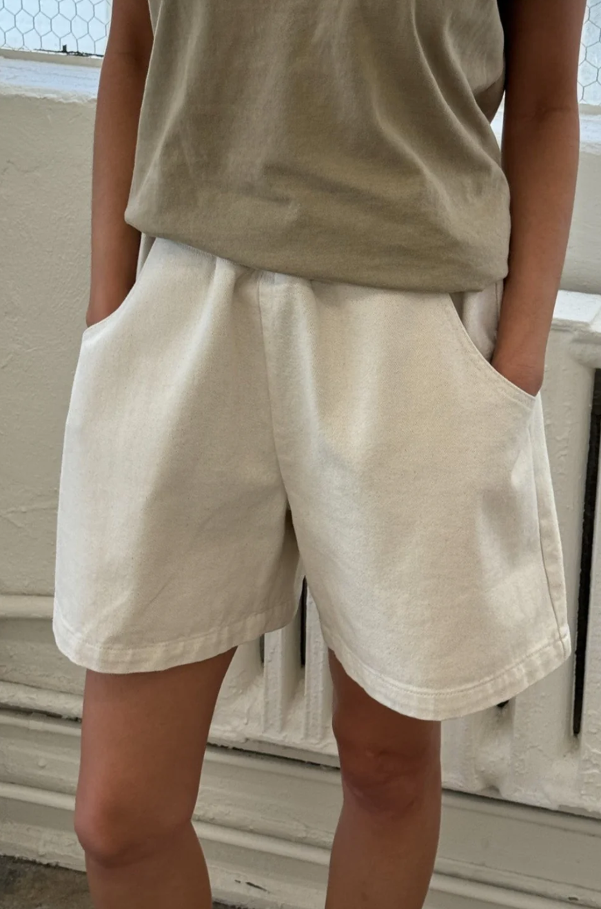 City Shorts in Ecru