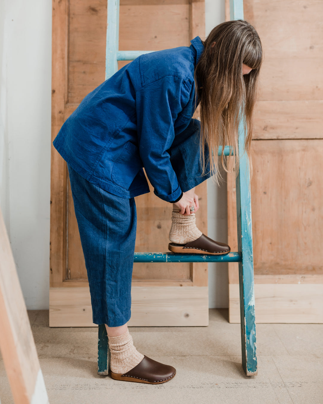 Cacao brown classic style clog mule with flexible wooden base