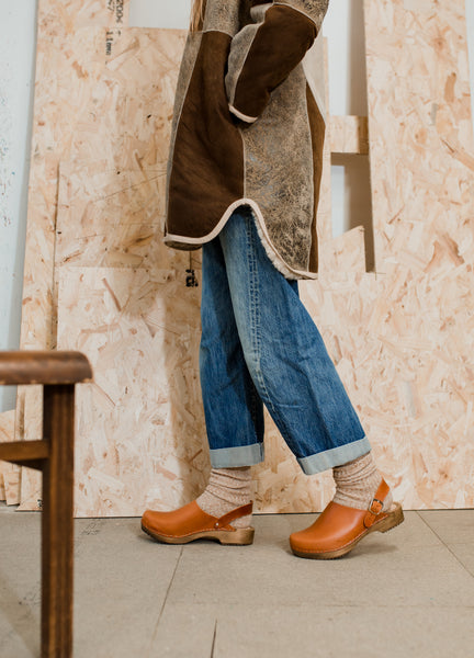 cumin tan klassisk clogs classic mule swedish clogs with a strap