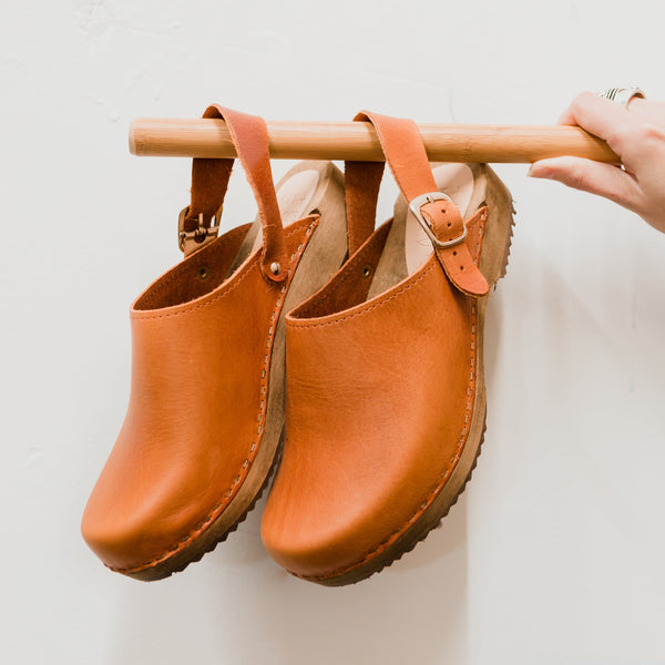cumin tan klassisk clogs classic mule swedish clogs with a strap