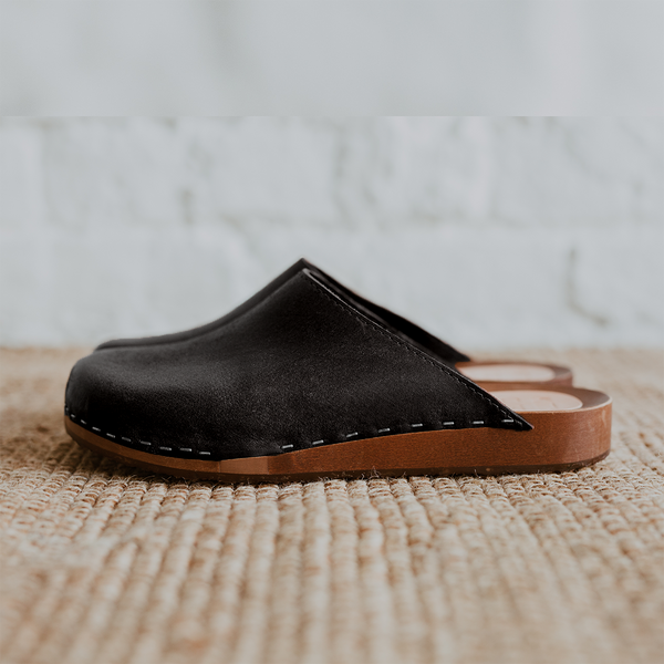 Black classic style swedish clog mule with flexible wooden base