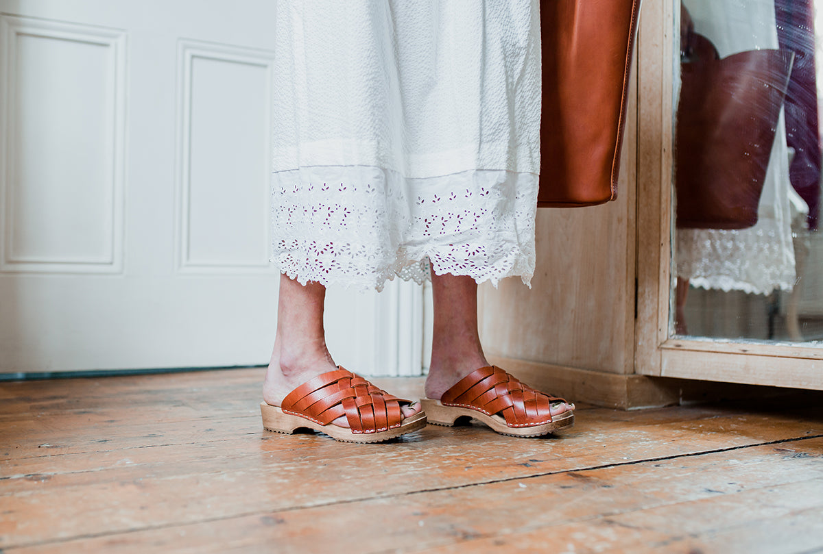 cumin pull up leather woven clog sandal