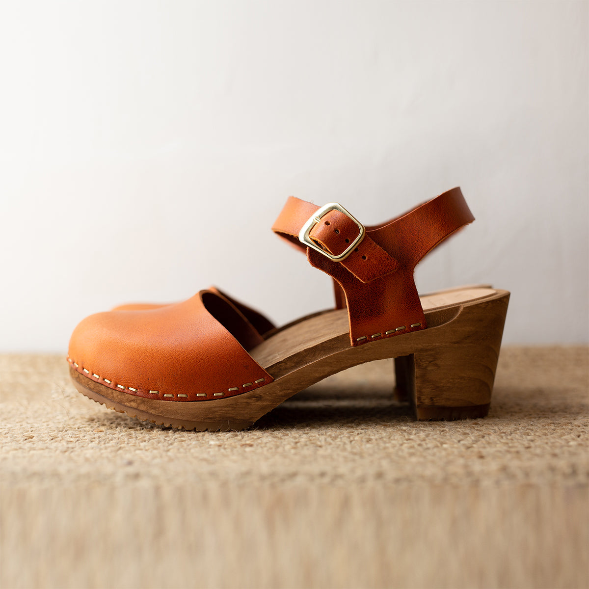 Mary jane 2025 clogs low heel