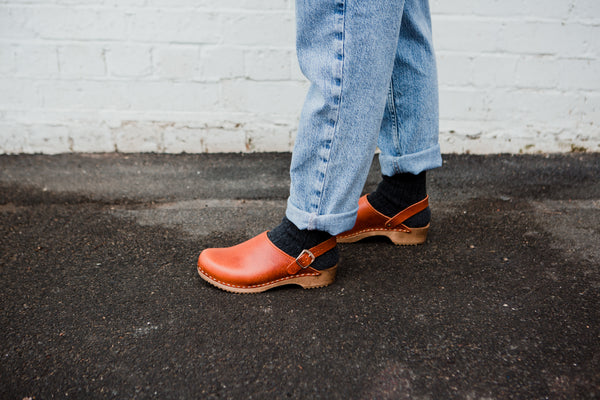 cumin tan klassisk clogs classic mule swedish clogs with a strap