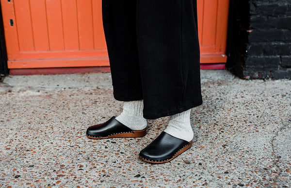 Black classic style swedish clog mule with flexible wooden base