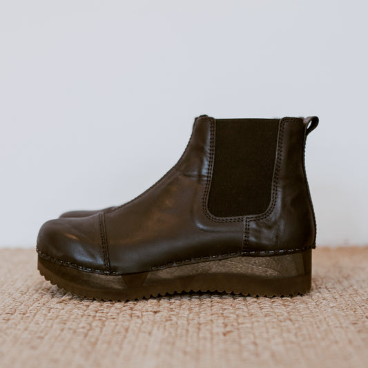 Black leather chelsea clog boot with flex sole