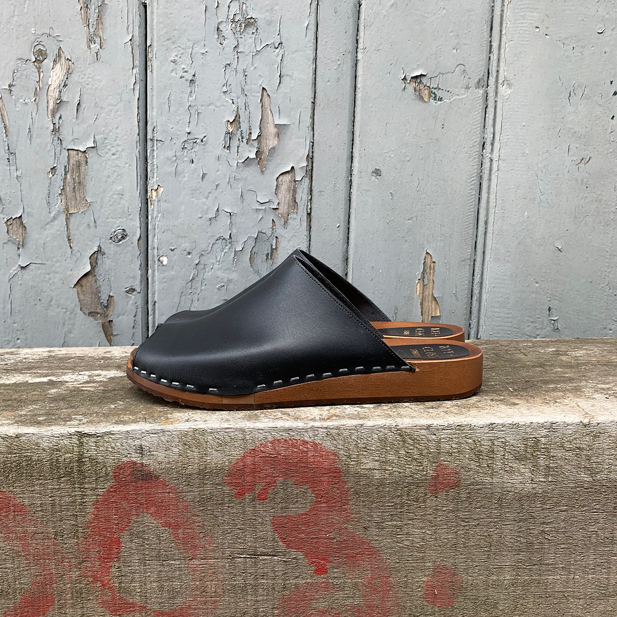 Onyx black flex base peep toe clogs sandals