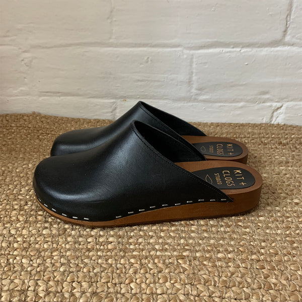 Black classic style swedish clog mule with flexible wooden base