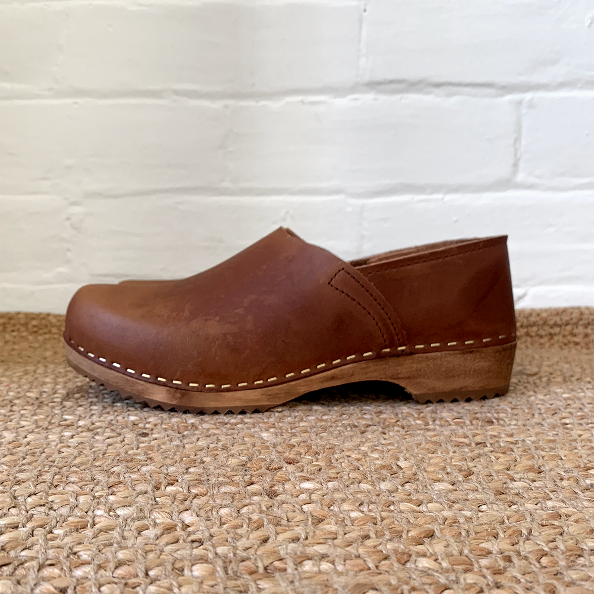 Cacao low klassisk classic mule swedish clogs with a covered back